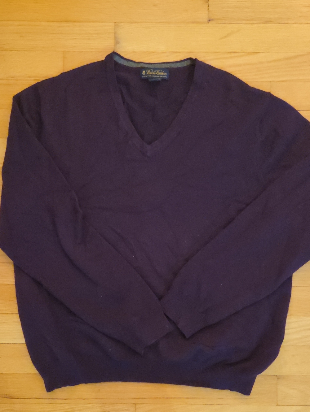 Brooks Brothers Men's XL Plum/Purple Extra Fine Italian Merino Wool V-Neck, XL
